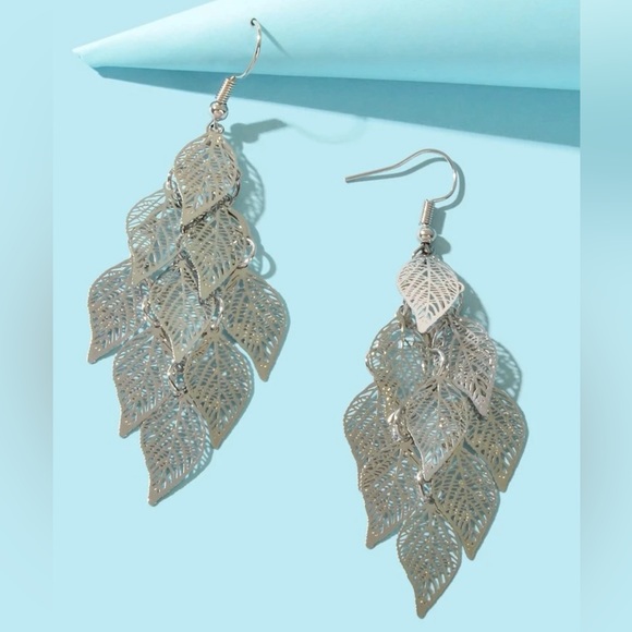 ❤️Silver Hollow Out Leaf Earrings - Picture 3 of 5